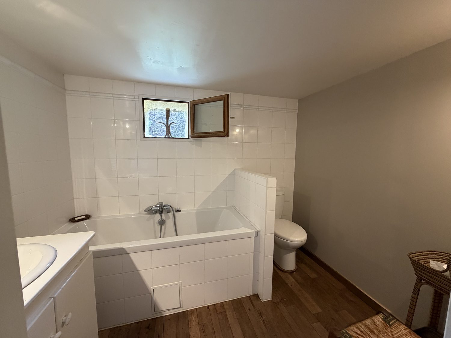 Salle de bain spacieuse