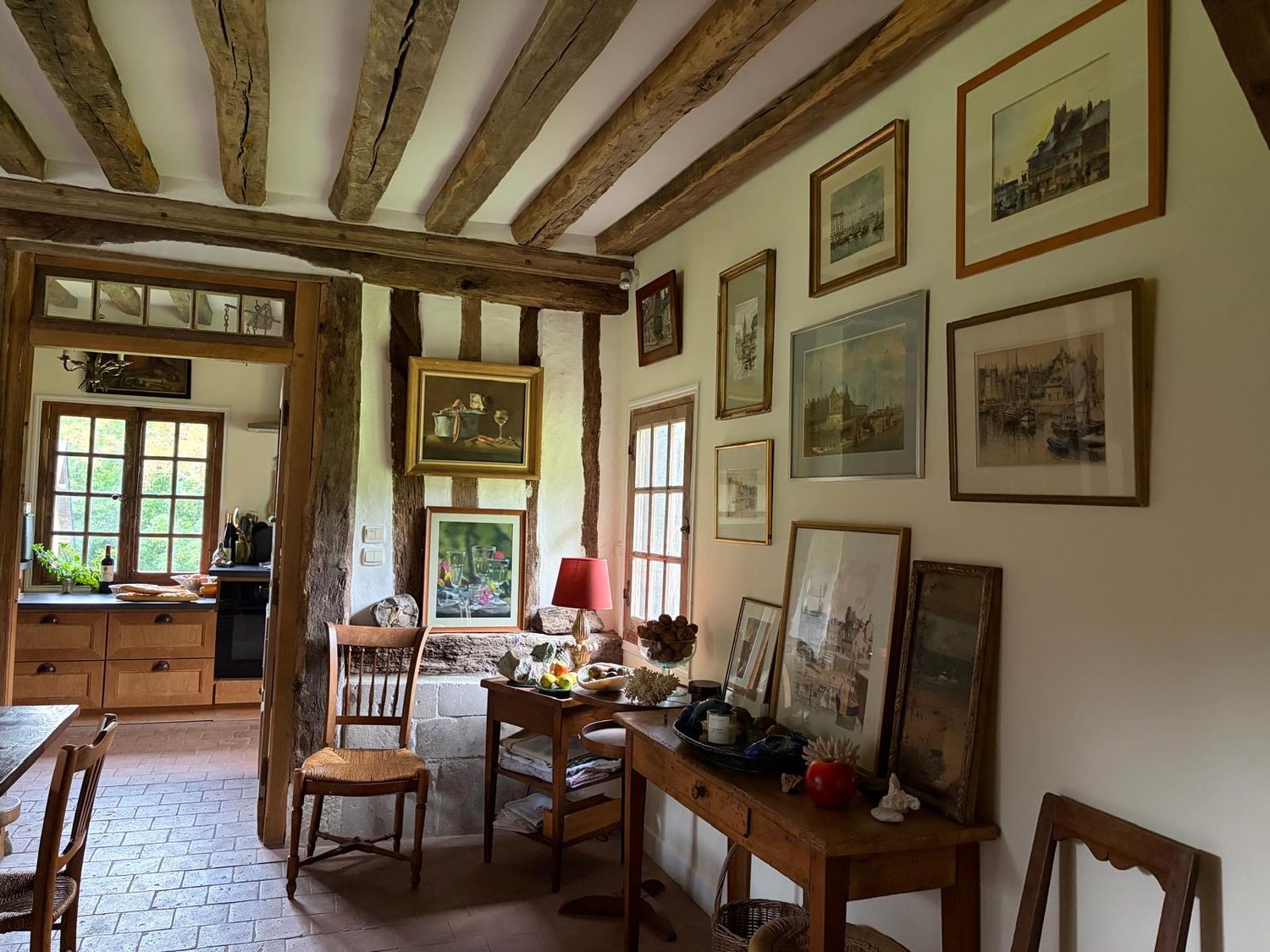 Salle a manger et aquarelles de Honfleur