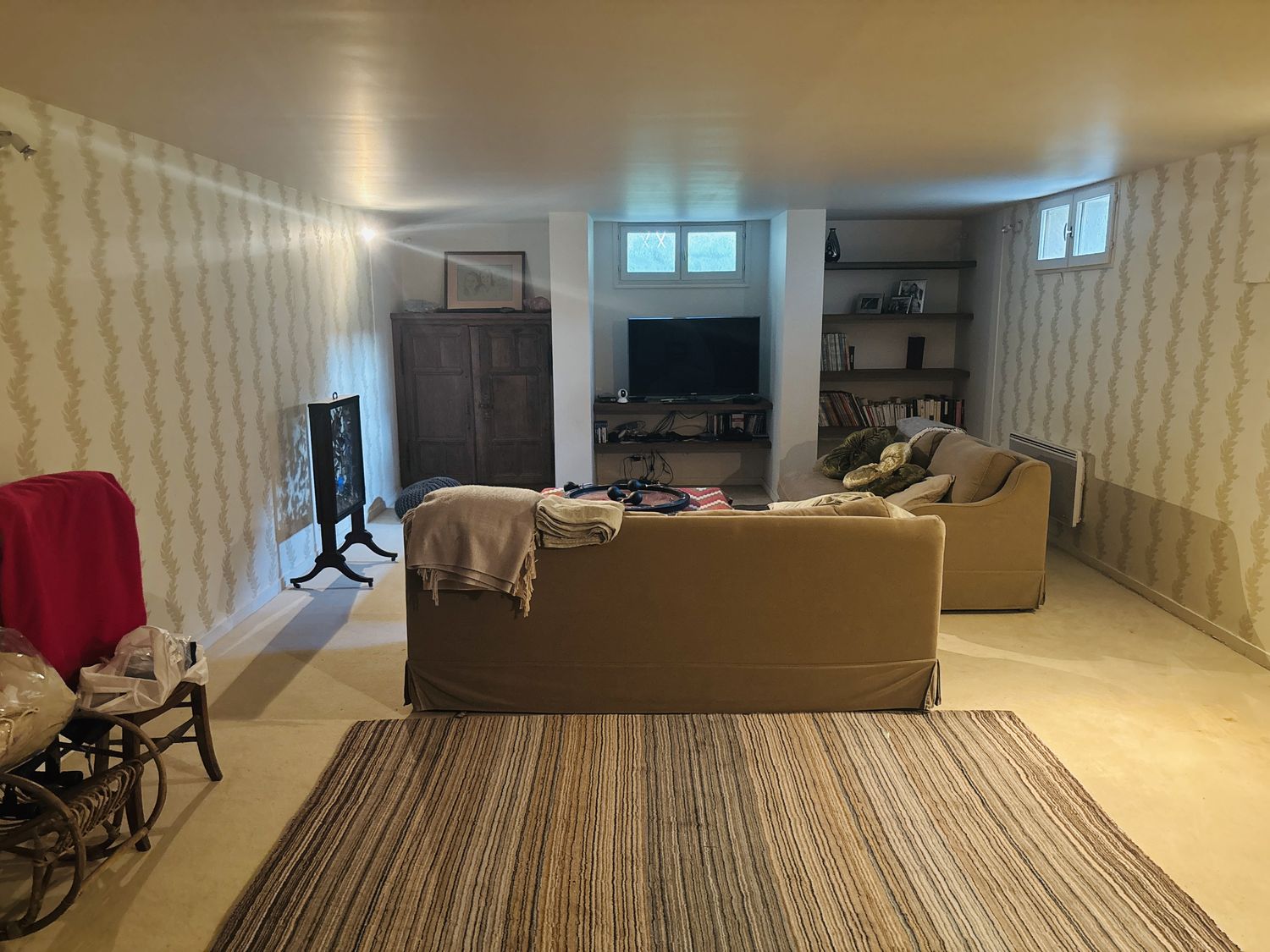 Salle de jeux et television